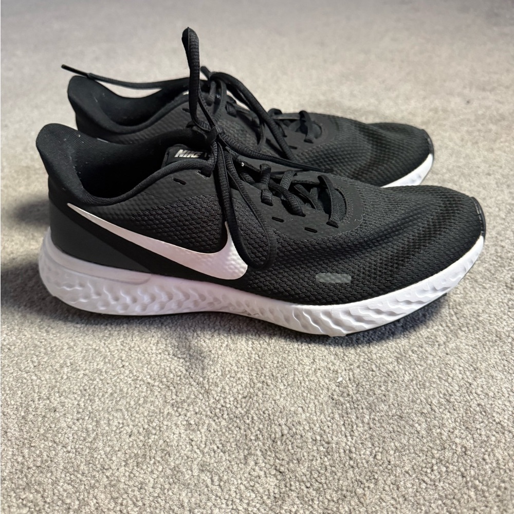 Nike Black and White Athletic Sneakers - Picture 3 of 7